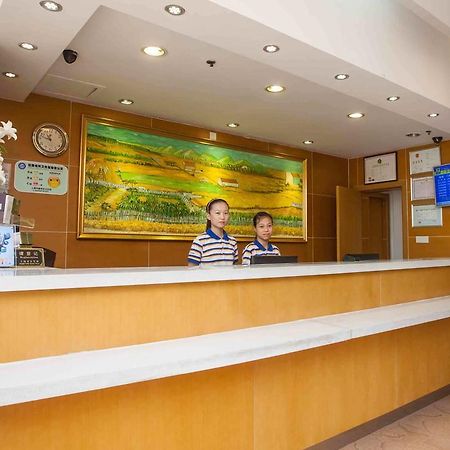 7Days Inn Nanchang North Railway station square Exterior foto