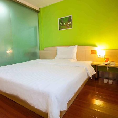 7Days Inn Nanchang North Railway station square Zimmer foto