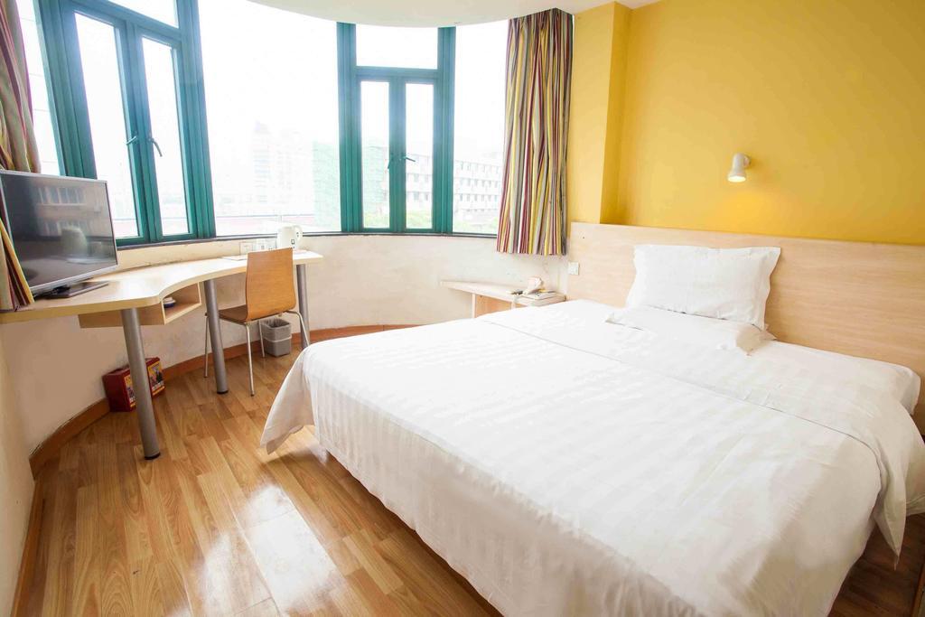 7Days Inn Nanchang North Railway station square Zimmer foto