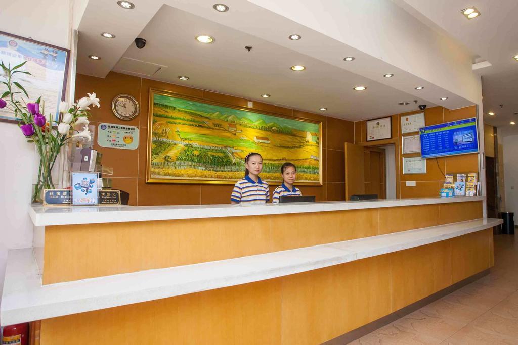 7Days Inn Nanchang North Railway station square Exterior foto